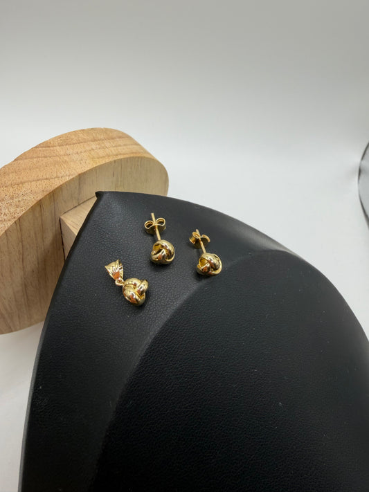 18ct pendant and earring only